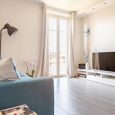 Apartment Casa Fronte Stazione, 300mt Dal Centro, Free Parking