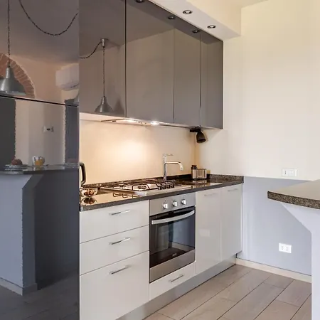 Apartment Casa Fronte Stazione, 300mt Dal Centro, Free Parking